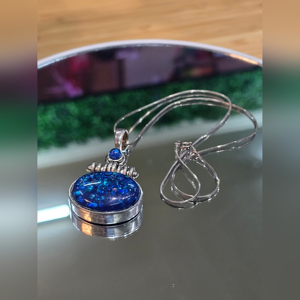 Elegant Sterling Sikver Blue Pendant Necklace - Picture 4 of 8